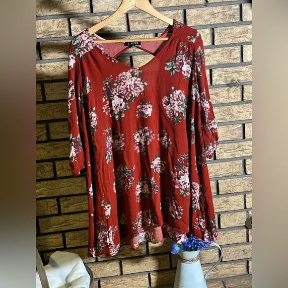 Burgundy‎ 3/4th sleeve top with peekaboo back Timing - Picture 1 of 7